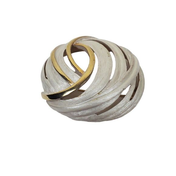 Vintage Round Swirl Dome Cutout Silvery White Enamel Gold Tone Metal Brooch Pin - Picture 5 of 10